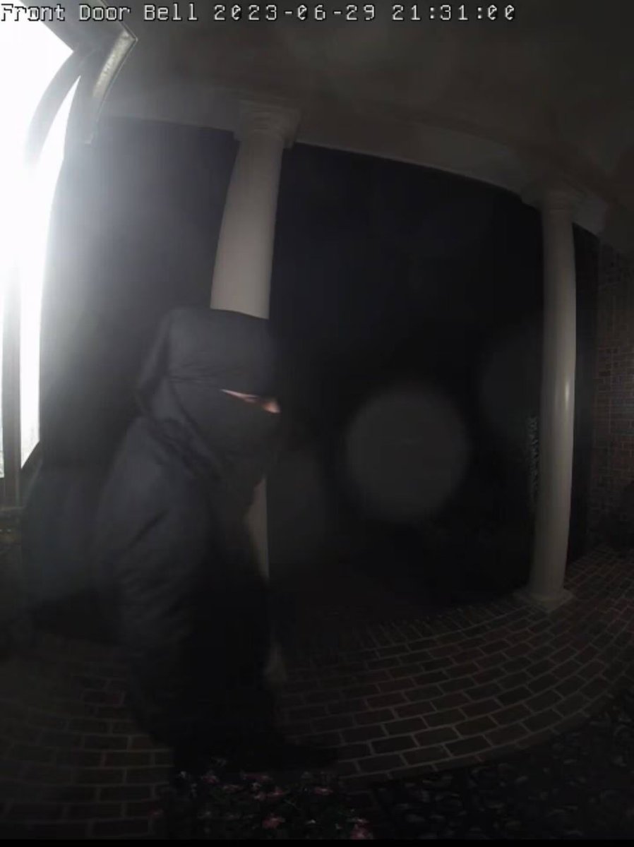 libsoftiktok's tweet photo. WOW. A Chilean gang of thieves has been arrested for terrorizing a neighborhood in Baltimore County, MD by robbing their homes.

The individuals were reportedly carrying Chilean IDs and phones with search results for other "millionaire neighborhoods in various cities."

Source: https://t.co/el1GrtYpzN