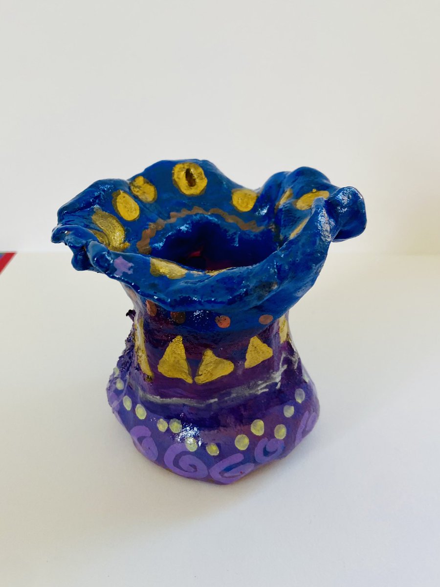 BNearhoofMES's tweet photo. Clay vases. Sculpted, dried, fired, hand painted, and finally sent home with young artists today. #MESRocks #beautiful https://t.co/cqlIcqjdqx