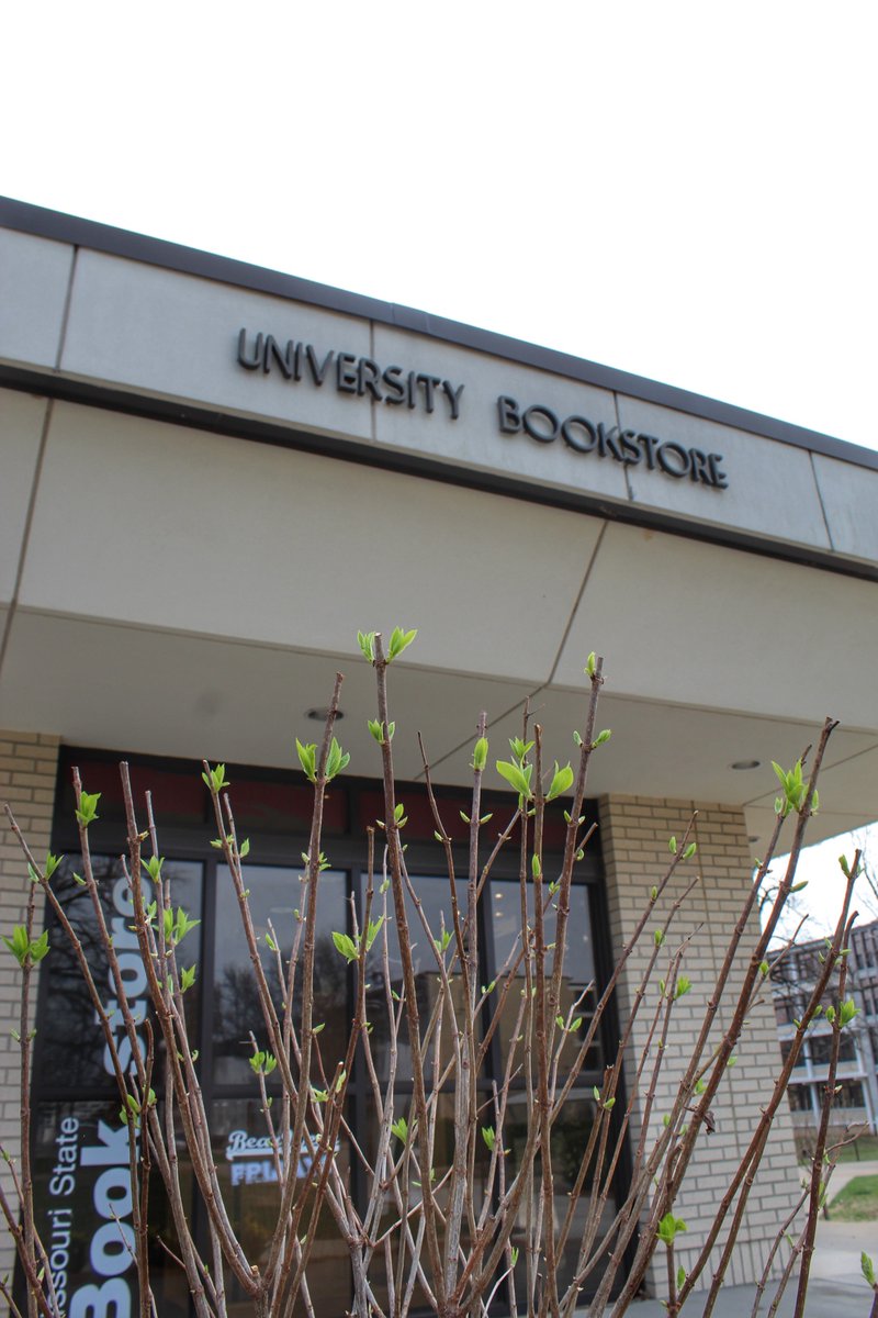 MoStateBkstore's tweet image. The bookstore is blooming! 🌞🌿🌸
Happy spring bears

#MoStateBookstore #GoBears #FirstDayofSpring
