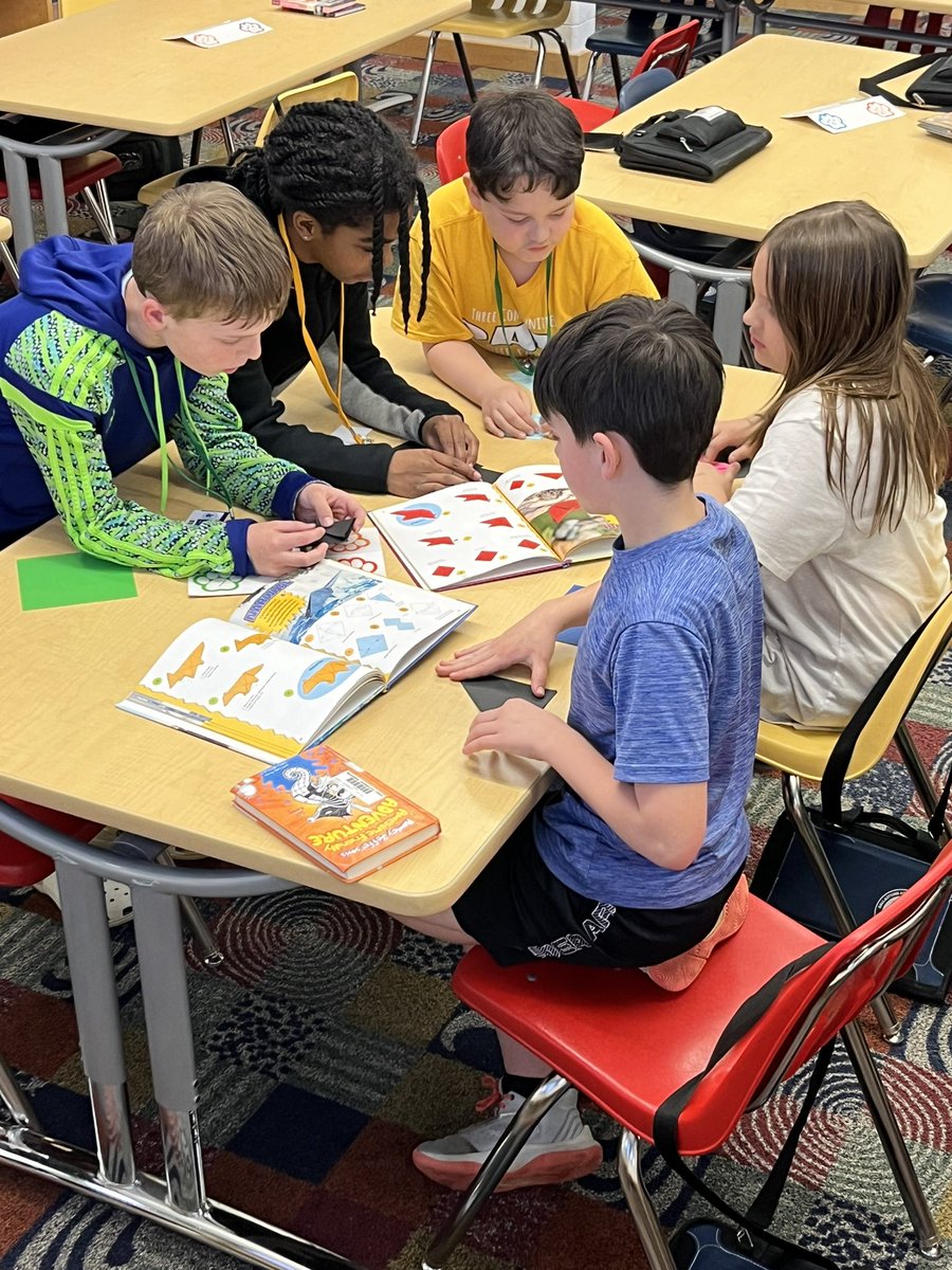 DAISLibrary's tweet image. Today 4th grade used nonfiction books to learn “how to!” We used nf texts to make origami, paper airplanes, play the piano, draw &amp;amp; do card tricks! 😃#howtobooks #funinthelibrary @DAISCommunity @PSLA_News