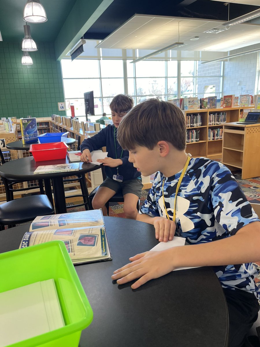 DAISLibrary's tweet image. Today 4th grade used nonfiction books to learn “how to!” We used nf texts to make origami, paper airplanes, play the piano, draw &amp;amp; do card tricks! 😃#howtobooks #funinthelibrary @DAISCommunity @PSLA_News