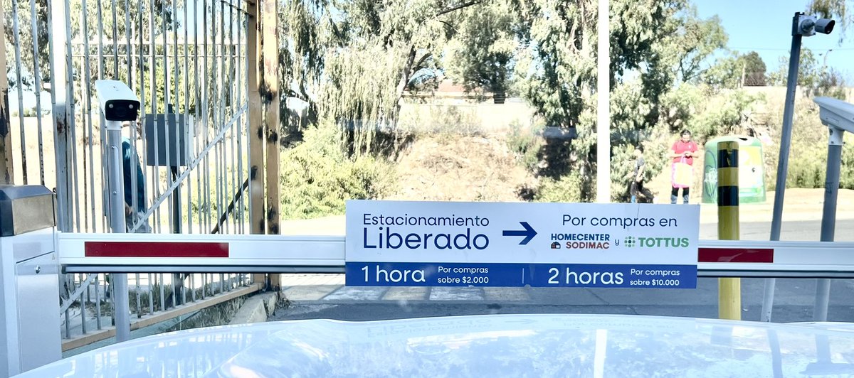 gi_or_gio's tweet photo. @homecenter_cl horrible experiencia al cliente en Sodimac de Reñaca Alto. Compré por internet para retirar en tienda pensando que sería más rápido. No sólo demore más, NO me entregaron ticket de estacionamiento porque no era presencial, a pesar de que no lo indica así el letrero. https://t.co/ffpj24o52y