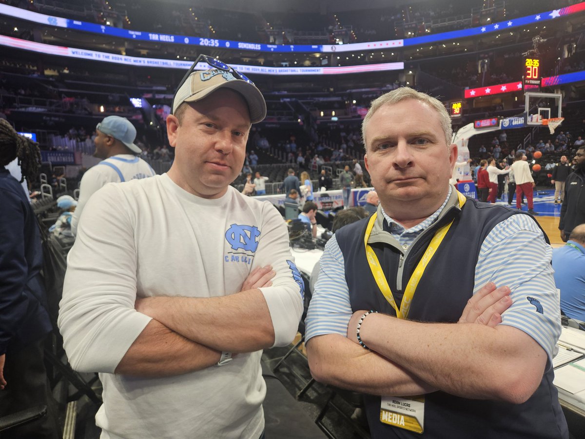 BHSPaint's tweet photo. Finally got my arms crossed picture with @JonesAngell @jadamlucas @carolina_pod 

Go heels!! https://t.co/x1qSdmdjtj