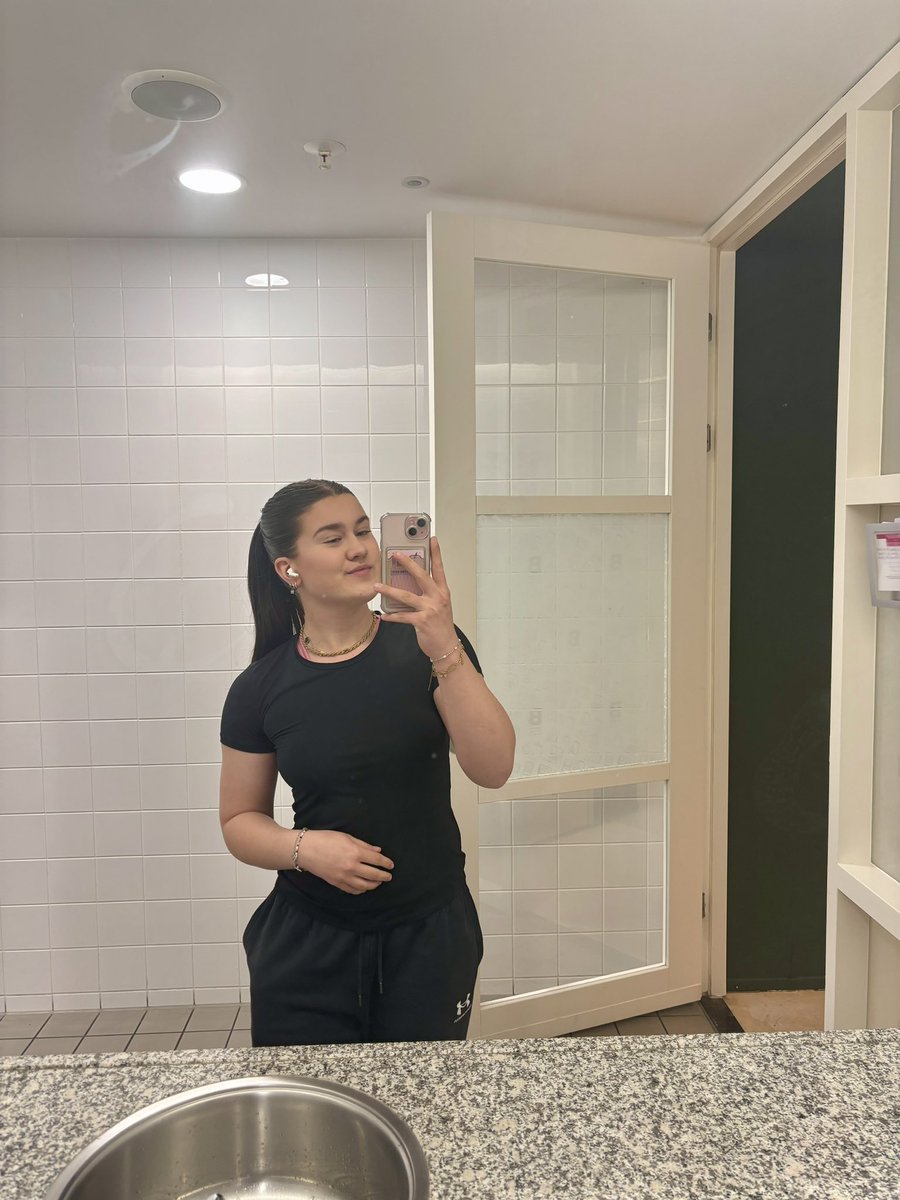 bellcicsi's tweet photo. this study day killed me been here from 10am-8pm ✅ https://t.co/AYxLSJKO9m