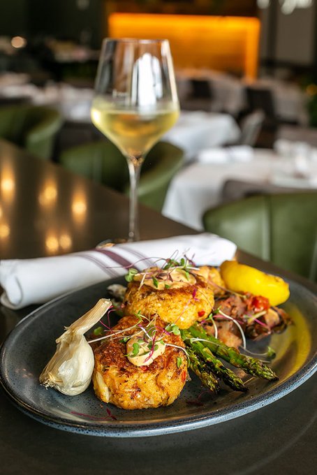 i decided to stay in #Baltimore another evening to enjoy a nice glass of wine (or 3 lol) with some delicious<a href="/tag/baltimore"class="tags">#Baltimore</a><a href="/tag/tysonscorner"class="tags"><span>#tysonscorner</span></a>