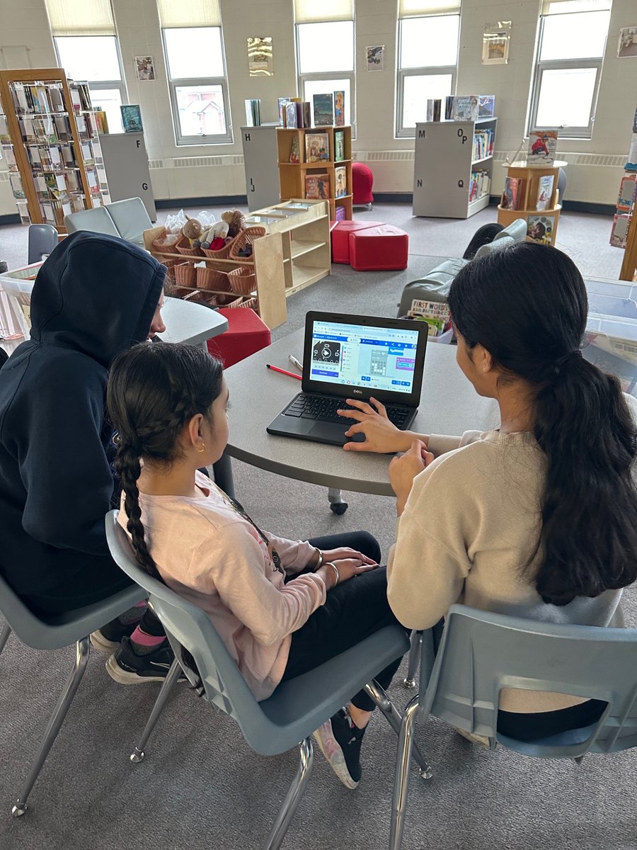 7A & 7B collaborated with 2/3 & 3/4 to share their new coding skills with #microbits! #RJLeeProud #STEM #STEAM @rjlee_ps @MrsLee000 @K9Claireville @davidweightman @LLSarbadhikari @Edeqquity @PeelSchools @peel21st @PDSB_Libraries @peelengagemath @microbit_edu