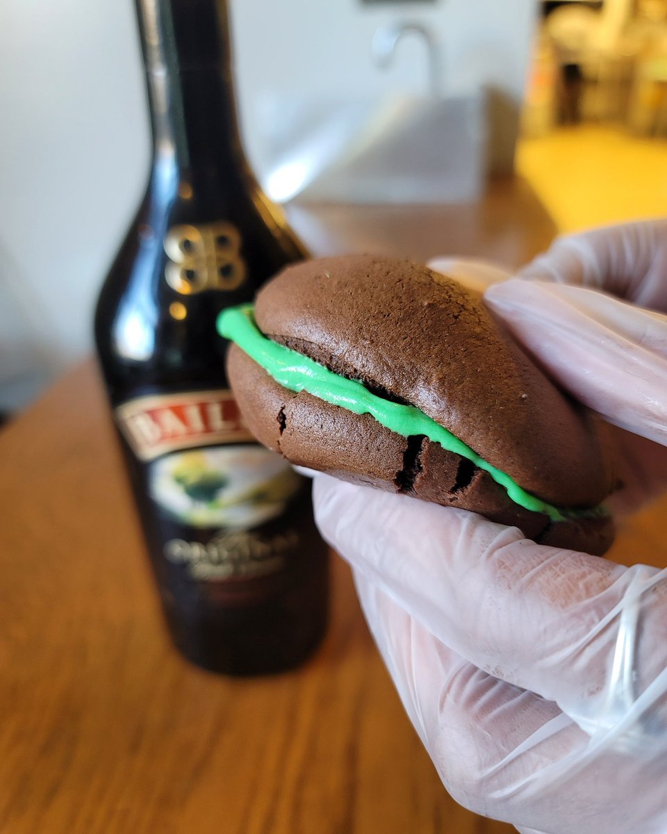 Calling all me hearties! ☘️Sink your teeth in a decadent Guinness-infused chocolate cookie sandwich with a luscious Irish cream filling. These treats are the perfect way to celebrate the luck o’ the Irish! Grab yours before they disappear!