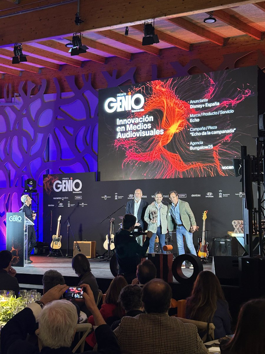 <a href="/SamsungEspana/">Samsung España</a> <a href="/CheilSpain/">Cheil Spain</a> <a href="/McDonalds_espa/">McDonalds España</a> <a href="/TBWA_es/">TBWA\ España</a> <a href="/OMD_Spain/">OMD_Spain</a> <a href="/MAPFRE_ES/">MAPFRE España</a> <a href="/McCann_Spain/">McCann Worldgroup Spain</a> <a href="/UMSpain/">UM Spain</a> 4️⃣ 𝐏𝐑𝐄𝐌𝐈𝐎 𝐆𝐄𝐍𝐈𝐎 𝐈𝐍𝐍𝐎𝐕𝐀𝐂𝐈𝐎́𝐍 𝐄𝐍 𝐌𝐄𝐃𝐈𝐎𝐒 𝐀𝐔𝐃𝐈𝐎𝐕𝐈𝐒𝐔𝐀𝐋𝐄𝐒
⚡️GANADOR: Disney+ España (<a href="/DisneyPlusES/">Disney+ España</a>) por su producto “Echo” y su campaña “Echo de la campanada” de Bungalow 25 (<a href="/B25_LaAgencia/">Bungalow25 - La Agencia  -</a>)
#GENIOinnovaMurcia24