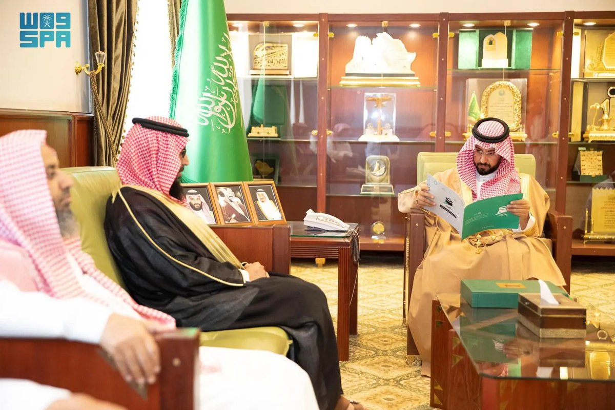 SPAregions's tweet photo. محافظ الخرج يستقبل رئيس وأعضاء جمعية "ركين" لإعانة الحاج والمعتمر بالمحافظة.
https://t.co/FmCYtcKPRk
#واس_عام https://t.co/l0cBp6r1ao
