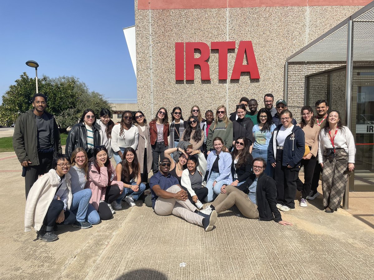 Where the Ebro River meets the Mediterranean Sea it generates ecosystems and agrosystems full of research and management challenges—and teaching courses! Thanks @oxfordwatermsc for visiting us at @irtacat — your questions and interest are always very inspiring