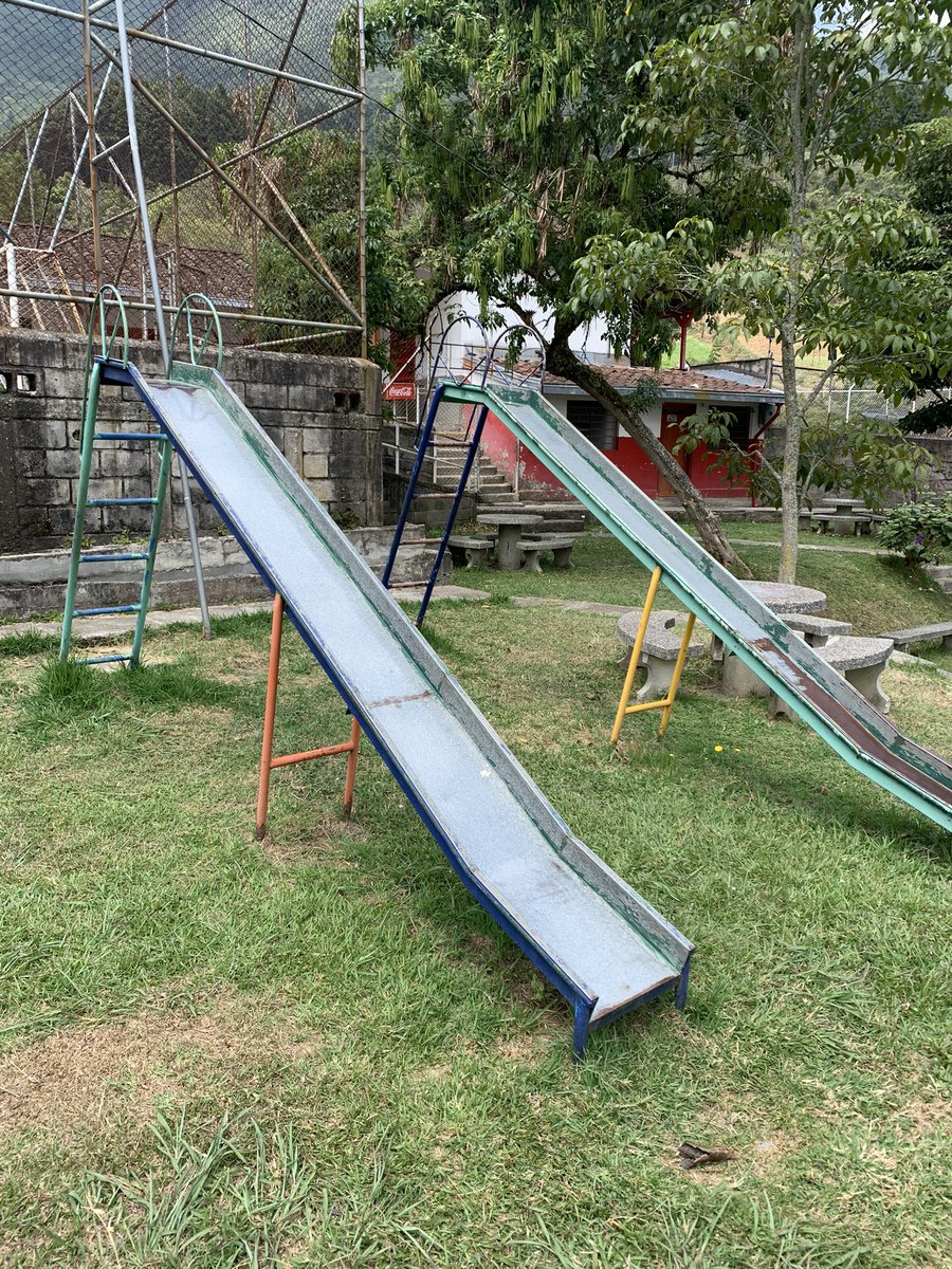 Juliogiv's tweet photo. @AlcaldiadeMed @FicoGutierrez Sería maravilloso que observaran e intervinieran en los sectores rurales como el parque y la Escuela Boquerón Sn Cristóbal. Secretario @LuisGPatino lo esperamos nosotros los profesores y alumnos para que le demos vida y color a nuestra querida escuela. https://t.co/HTHo6Pdv4D