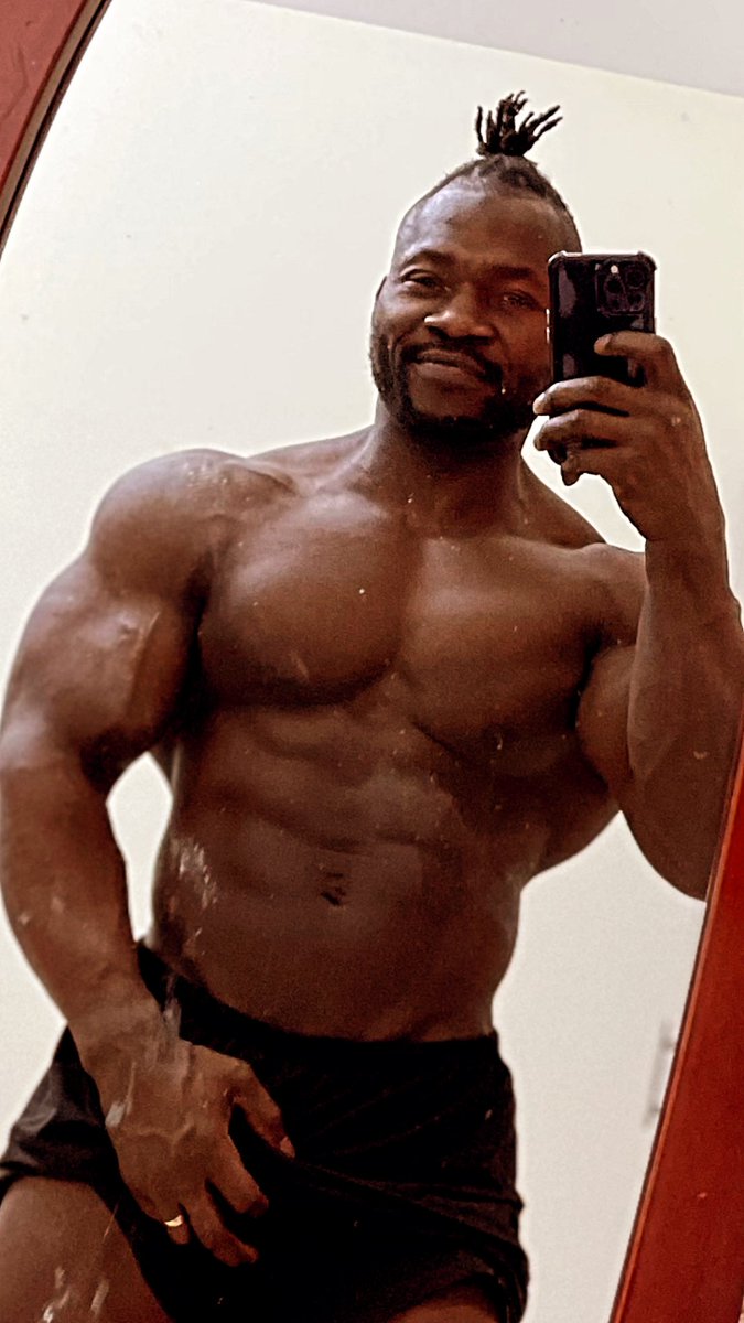 MalikTyrone2's tweet photo. Coming back gradually after 3 month natural off season!! Now let seriously get to work π― #proffessionalbodybuilder https://t.co/yny3RdSrTa