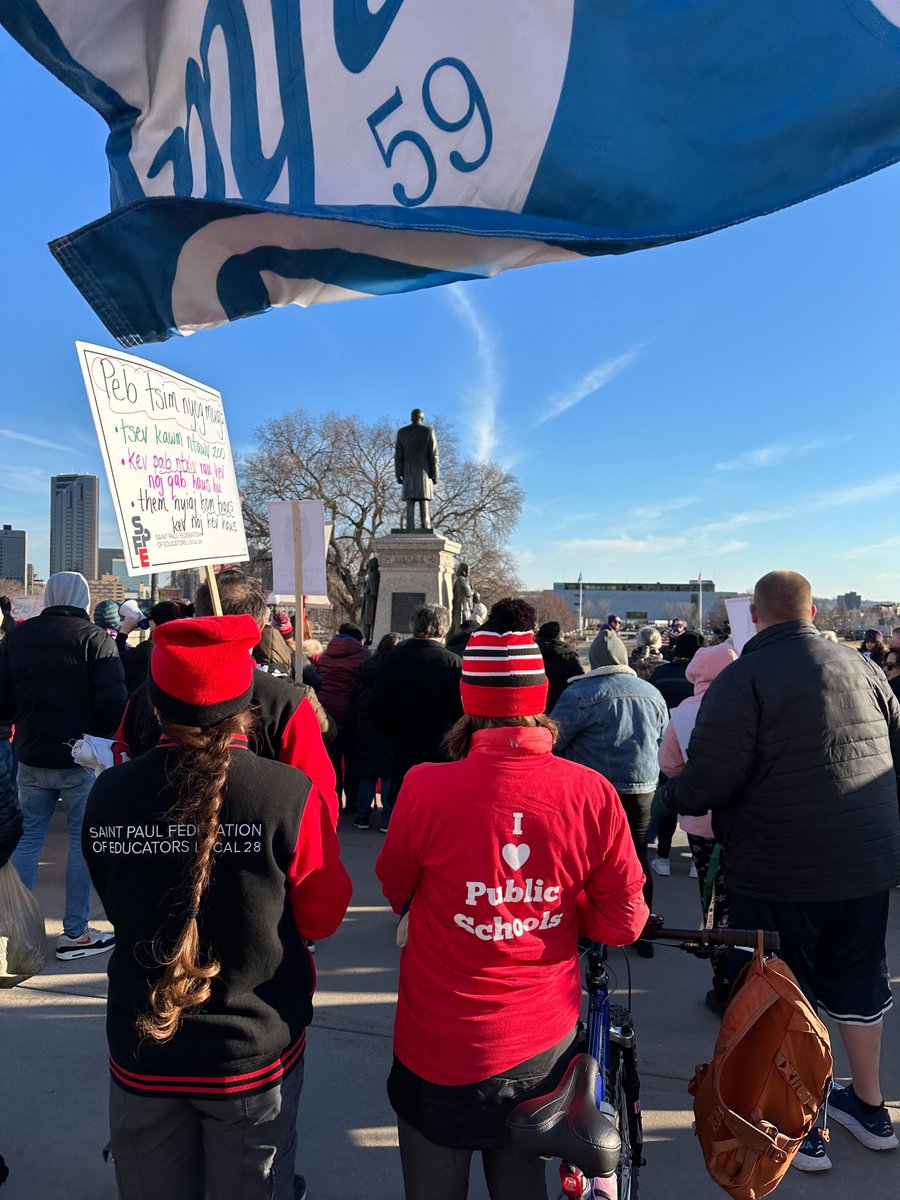 This year, 100s of TakeAction Minnesota members have mobilized in solidarity w/ Saint Paul educators (@SPFE28) who are leveraging the power of their union for healthy, green schools. Here’s why: 🧵