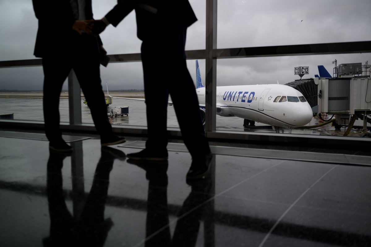 SCOOP > United Airlines is close to securing at least 36 Airbus A321neo jets, allowing it to replace Boeing 737 Max 10 orders that are at least five years behind schedule @sidyoutwit @Schlangenstein @juliejohnsson bloomberg.com/news/articles/…