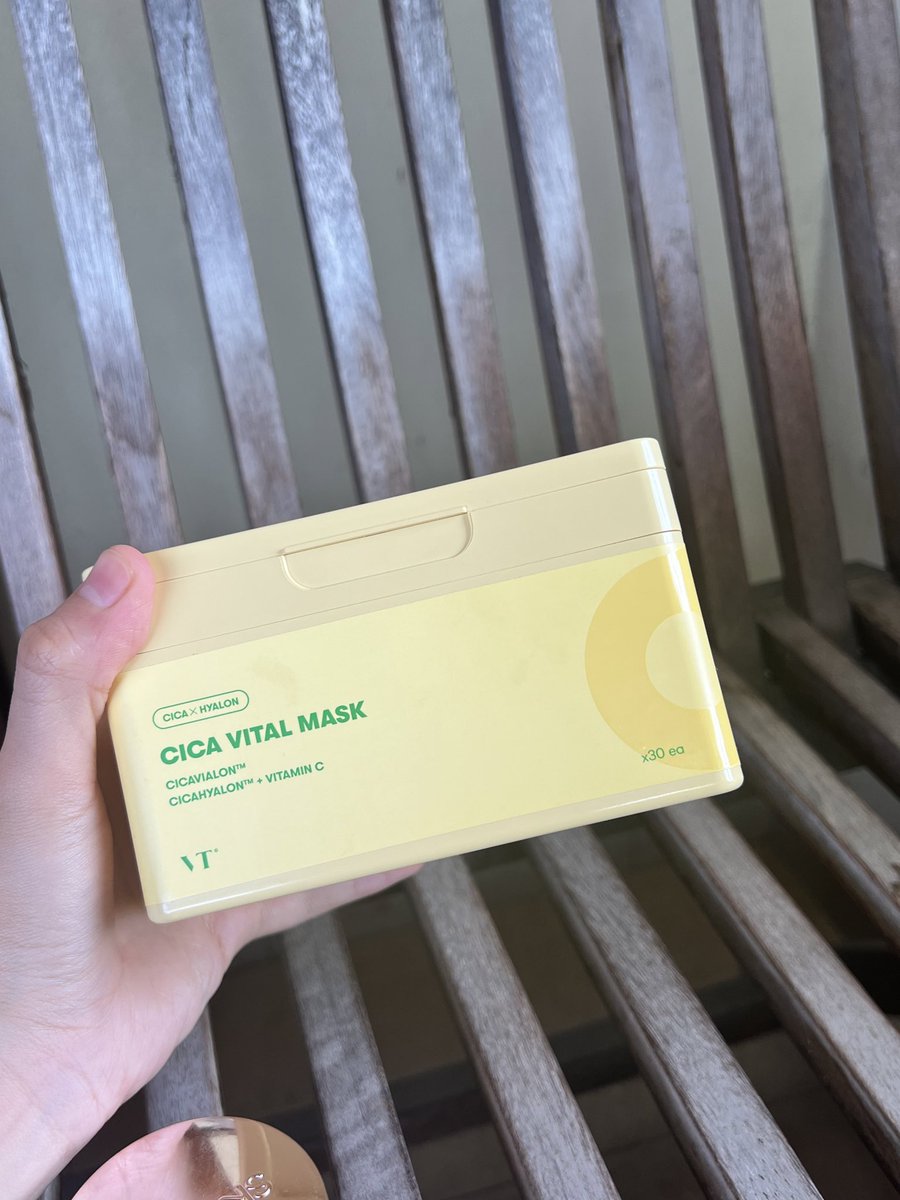 secretlyfura's tweet photo. Dont sleep on these 3 tips utk dapat kulit cantik for Raya. 

1) Rajin-rajin pakai sheet mask sekali sehari. 

Beli yang jenis 30 days terus tu. Before this I guna this one, chef kiss untuk yang banyak scars gelap and dull skin. Kulit makin cerah bila guna hari2. https://t.co/cWmTk6lE1X