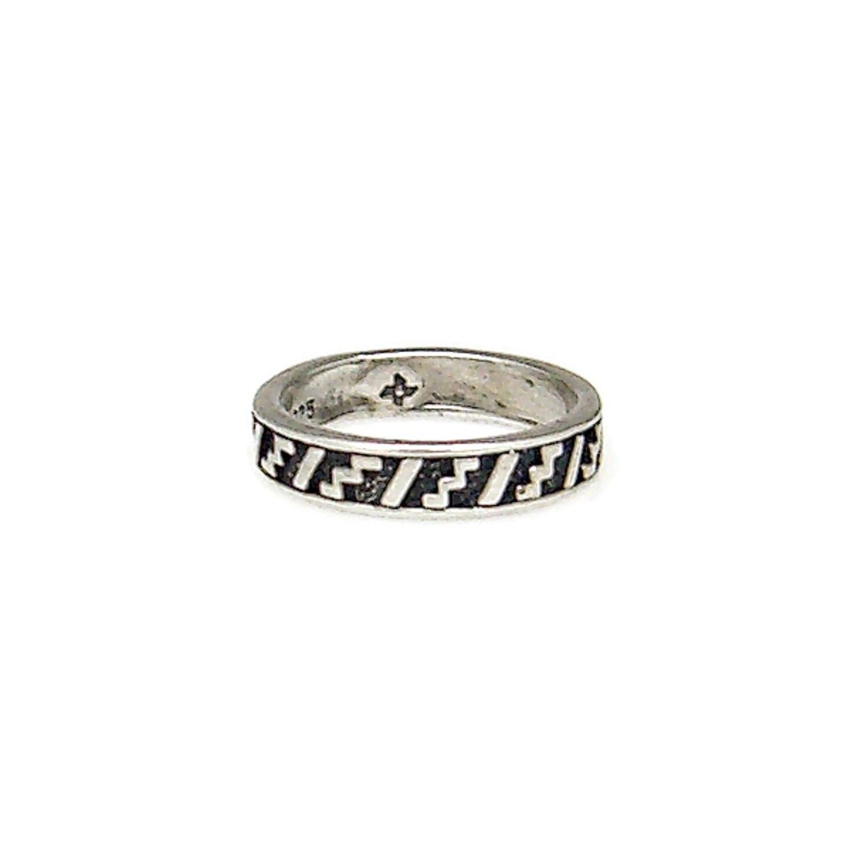 Band Ring Sterling Silver Southwestern Design Mens Womans Stackable Finger Ring R57 #SterlingSilver #WomensRing 
$28.50
➤ grassshacktrading.etsy.com/listing/867127…