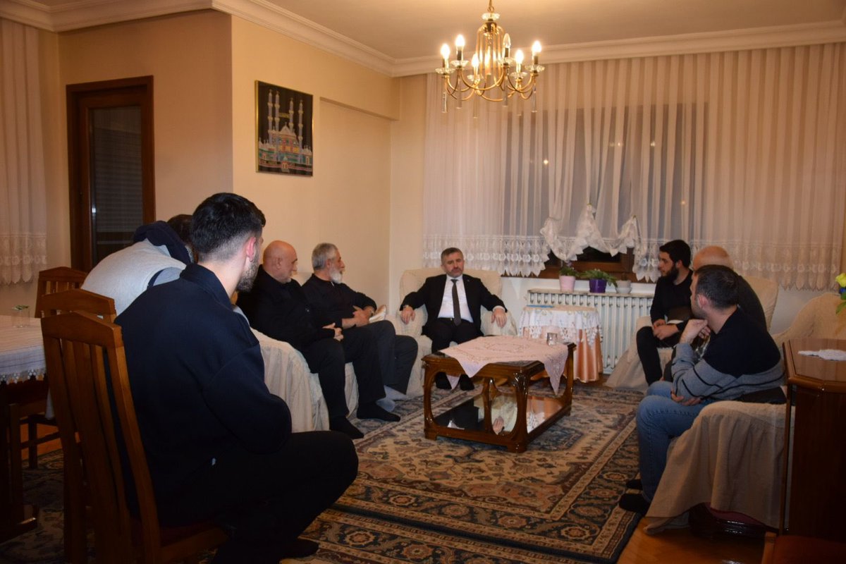 Belediye Başkan Adayımız sayın <a href="/naimyagci_/">Av. Mustafa Naim Yağcı</a> katılımıyla İçerenköy mahallemizden komşumuz Elmas DAĞITMAÇ’ın evine taziye ziyaretinde bulunduk.

#AtaşehirSizin

<a href="/burakcifci34/">Burak ÇİFCİ</a>