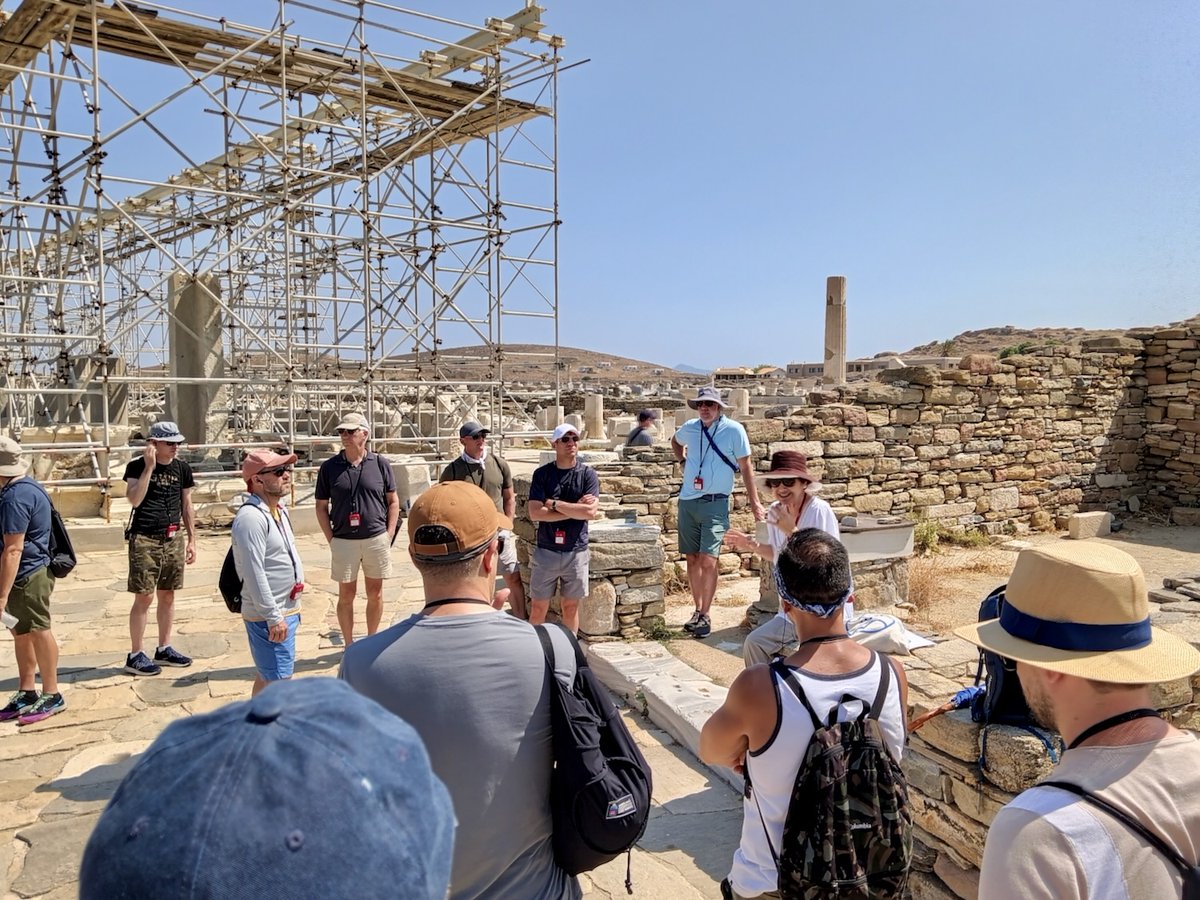 When cruising Greece's Aegean Sea, you'll be surrounded by history at every port! Discover the ancient Acropolis in Athens, the archaeological site of Akrotiri (on Santorini), Apollo's Temple in Delos, and more: outadventures.com/gay-tours/gree… 🇬🇷