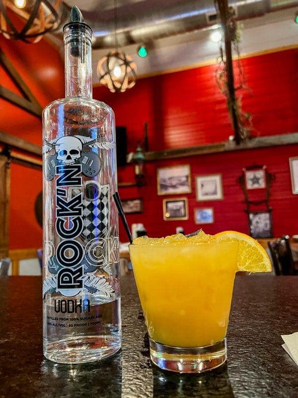 rocknvodkas's tweet image. Screw up a cocktail with ROCK'N Vodka 🍸✨ Dive into bright vibes with our Screwdriver Cocktail—where the beat of the rock meets the smoothness of the orange. 🍊🎸

#rocknvodka #screwdriver #OrangeJuice