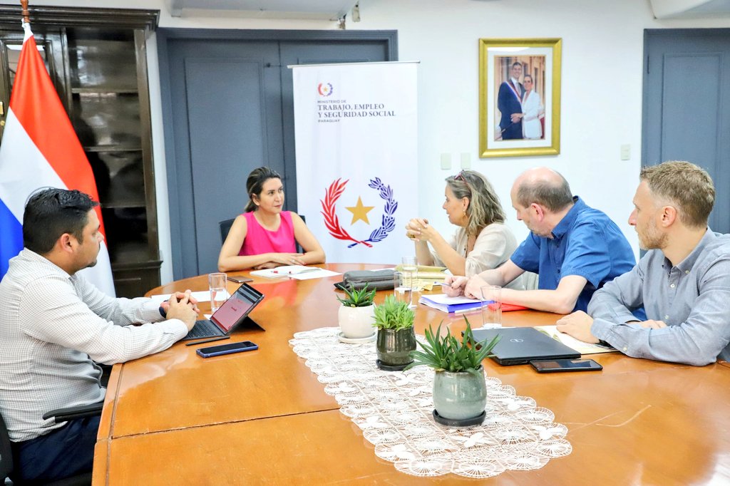 MTESS_PY's tweet image. #SIMEL | La ministra de Trabajo, @monicarecalded, y especialistas de la Organización Internacional del Trabajo @OITconosur comenzaron a analizar los desafíos y los alcances del Sistema de Información del Mercado Laboral #SIMEL, que el #Paraguay proyecta implementar con el