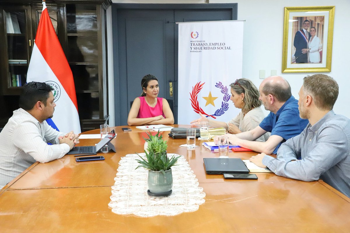 MTESS_PY's tweet image. #SIMEL | La ministra de Trabajo, @monicarecalded, y especialistas de la Organización Internacional del Trabajo @OITconosur comenzaron a analizar los desafíos y los alcances del Sistema de Información del Mercado Laboral #SIMEL, que el #Paraguay proyecta implementar con el