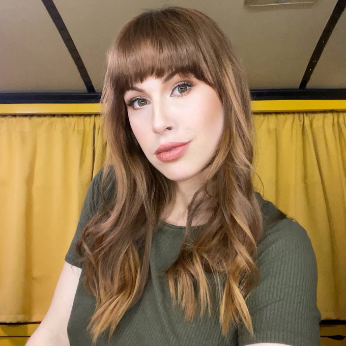 Do you like it? Haven&rsquo;t had bangs since I was 19, figured I&rsquo;d give it a go again. https://t.co/Ql4GS