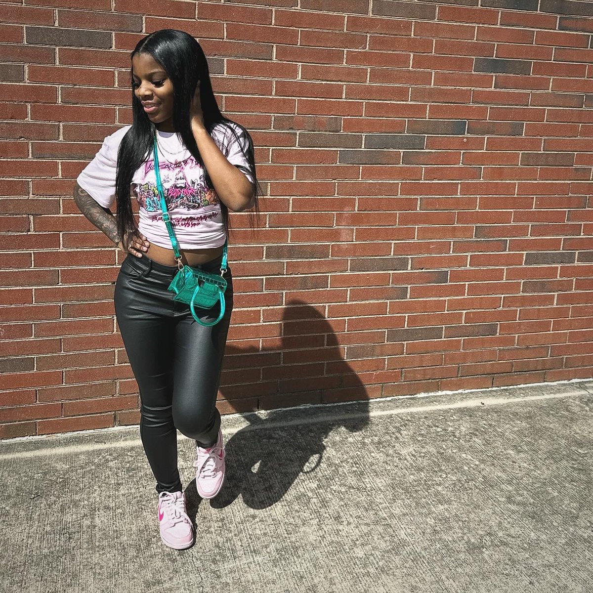 shayyyy_baby's tweet image. I can’t compete with you hoes , its wouldn’t be fair ta yall 👩🏽‍❤️‍💋‍👩🏽. #flyshit