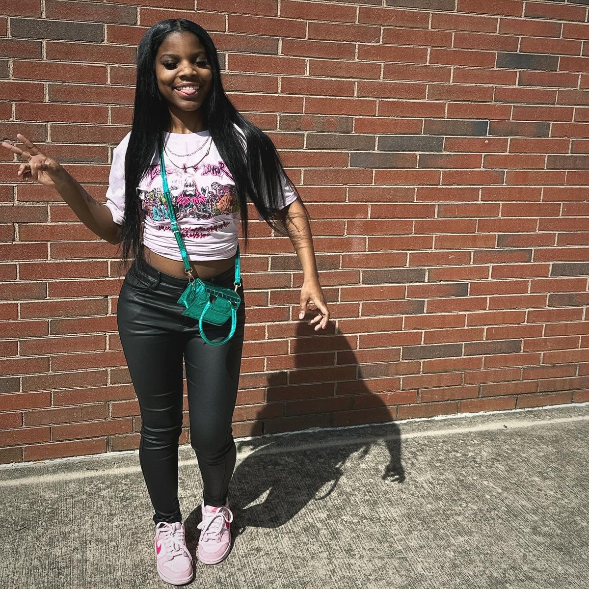 shayyyy_baby's tweet image. I can’t compete with you hoes , its wouldn’t be fair ta yall 👩🏽‍❤️‍💋‍👩🏽. #flyshit