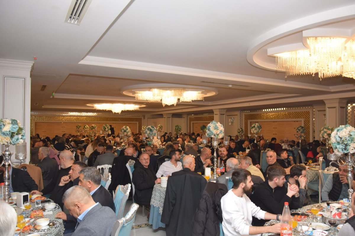 Bugün İlçemizde bir “Ataşehir Mozaiği” oluştu..

✅Stk’larımız.
✅Doktorlarımız 
✅Sağlıkçılarımız 
✅Gazilerimiz
✅Kanaat Önderlerimiz
✅Spor Klüplerimiz
✅Cami Derneklerimiz

Ve Kalbi Ataşehir için atan Cumhur İttifakı Belediye Başkan Adayımız Sn. <a href="/naimyagci_/">Av. Mustafa Naim Yağcı</a> ve bir çok