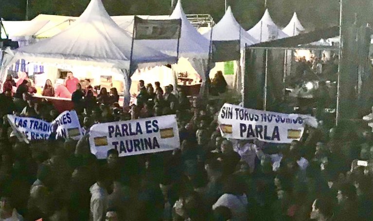 Propuesta de <a href="/vox_parla/">voxparla</a> para que las  Peñas Taurinas de #Parla  sean pregoneras de las fiestas.
🔴PSOE👎NO
🟣Podemos👎NO
🟢Más Madrid👎NO
🔵PP👍SI
✅VOX👍SI
Rechazada por los socio-comunistas 
#ParlaTaurina <a href="/parla_taurina/">Asociación Cultural Parla Taurina</a> <a href="/PMuleta/">PEÑA TAURINA LA MULETA</a> <a href="/PTSoledad_Parla/">Peña Taurina La Soledad Parla</a>
