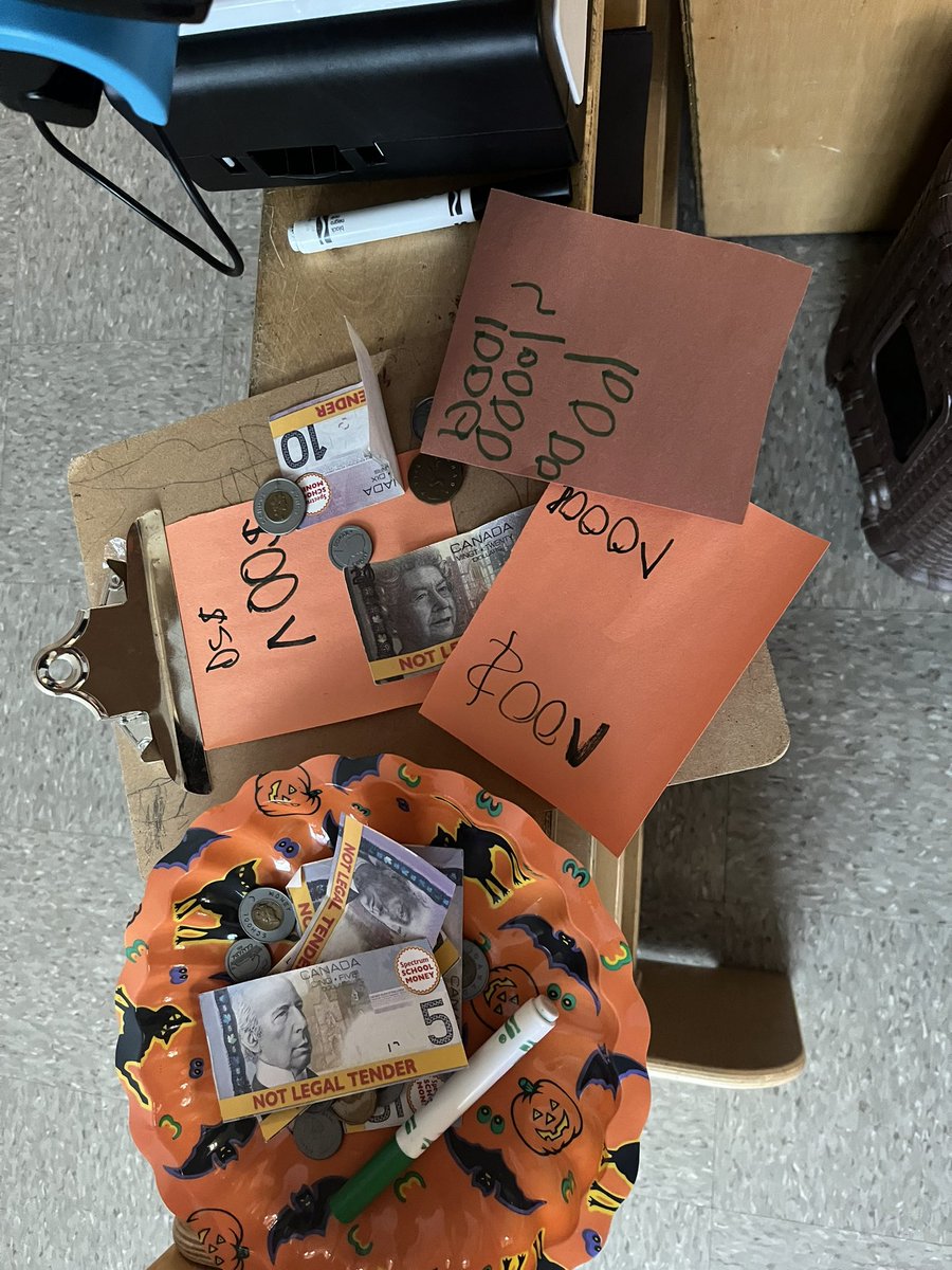 missoneil_'s tweet photo. While volunteering in kindergarten I had such a fun time creating this Pumpkin Shop at the dramatic play centre for some kiddos to enjoy! Watching them create their own $10,000 bills had to be my favourite part! https://t.co/DRKhPOpa0W