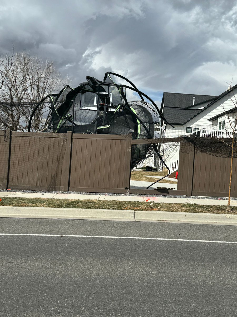 ChaseThomason's tweet image. Wind damage in Fruit Heights, Davis County. Secure those trampolines. #utwx
