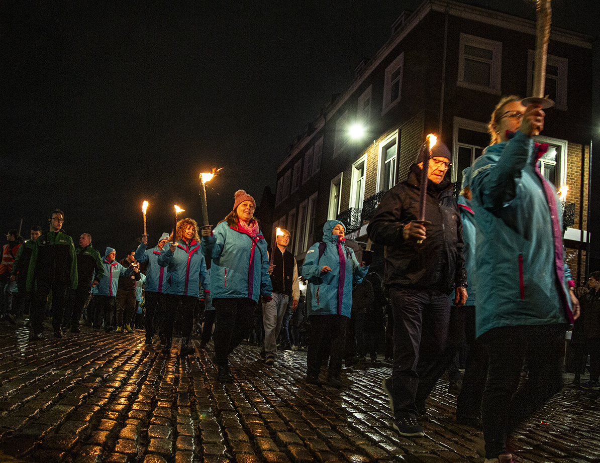 LazloUzala's tweet photo. Hull’s Tower Of Light procession @walktheplank @OutdoorArtsUK @Hullccnews @HullMaritime @RadioHumberside @HULLwhatson @hullreporters @wearewhfm @NationalInitia3 #Hull #TowerOfLight #procession #torch https://t.co/EdvqvBqR0I