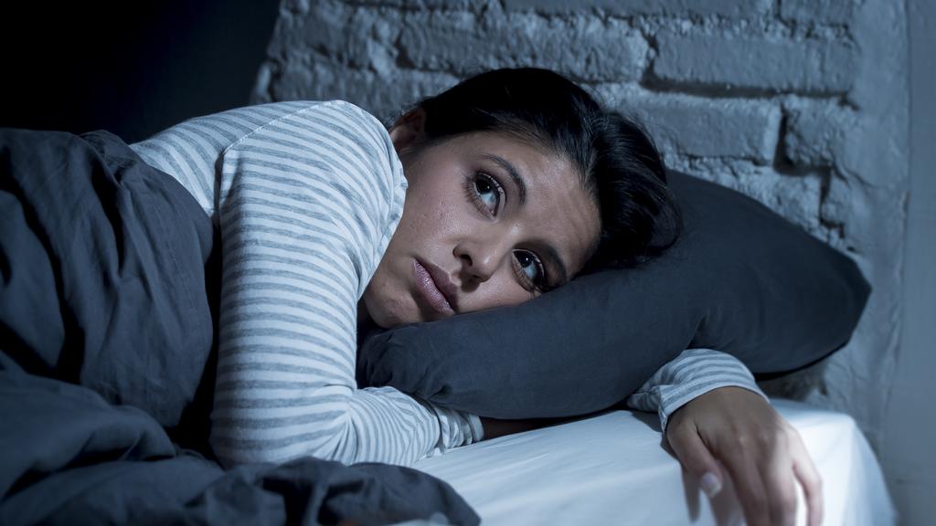 A chronic lack of sleep is causing a crisis in Australia and new research finds these are the key reasons why we’re not getting enough shut-eye. #worldsleepday2024 @theheraldsun heraldsun.com.au/news/victoria/…