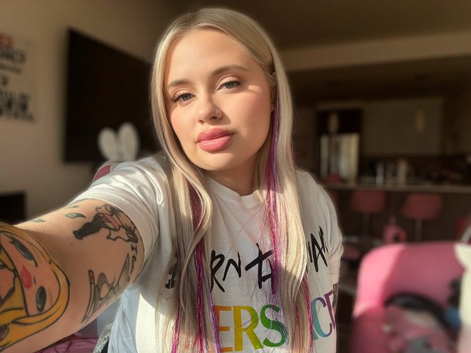 🌈🦄 https://t.co/PTY7OwAOg0<a href="/tag/newprofilepic"class="tags"><span>#newprofilepic</span></a>