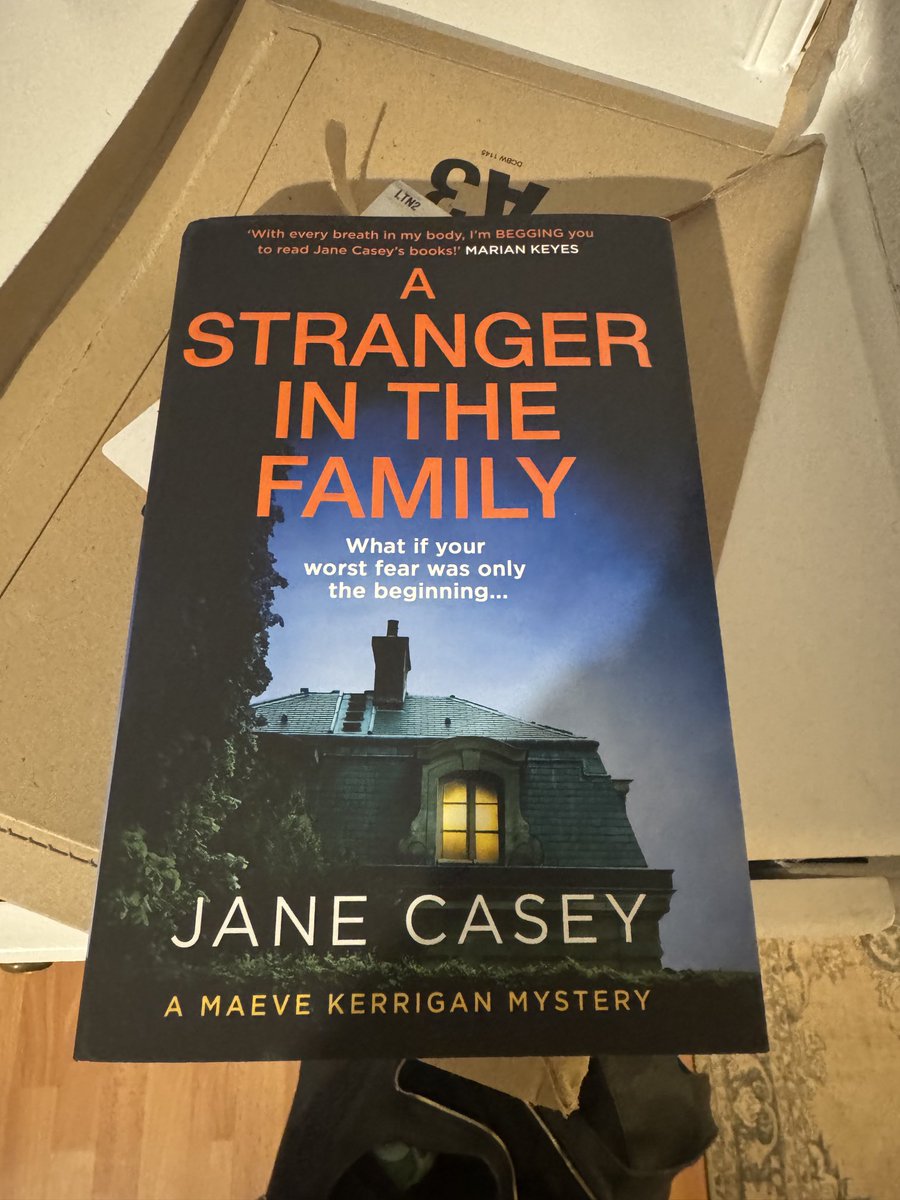 ⁦@JaneCaseyAuthor⁩ FINALLY!! How will I get through the final week of term without cracking into this bad boy?