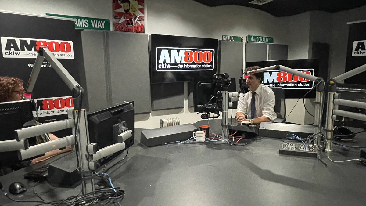AM800 CKLW tweet media