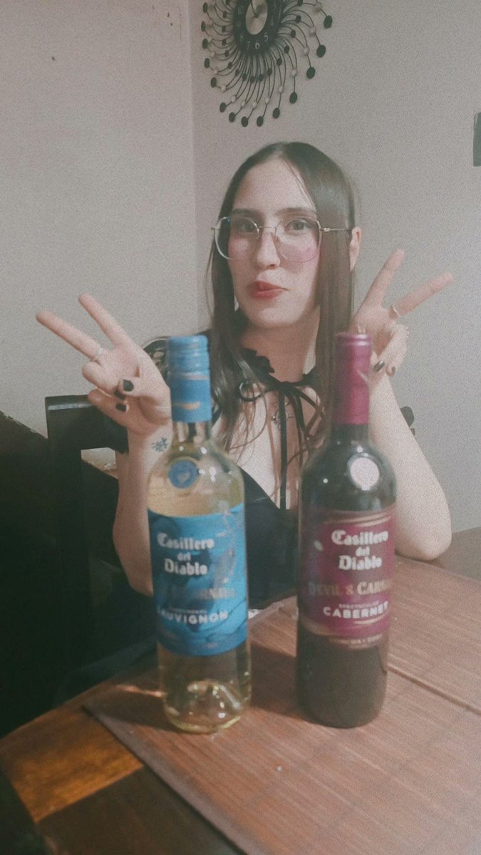 Kanry_chan's tweet image. Por fin los tengo 
Que me cure raja dice ! 
#HYDE #devilscarnaval  #casillerodeldiablo  @HydeOfficial_