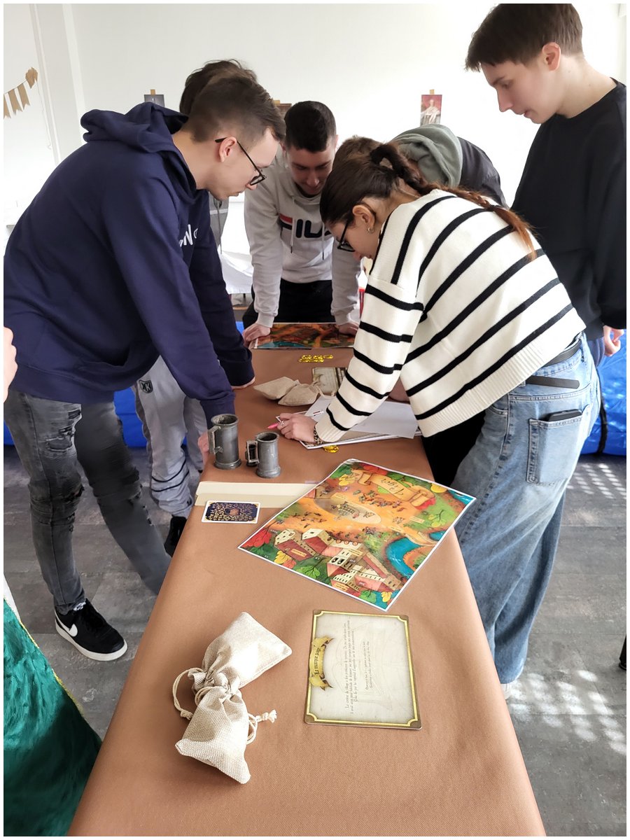 LPHurleventBLF's tweet image. Mise en place d'un Escape NutriGame pour nos terminales dans une ambiance médiévale. Déchiffrer des énigmes, des rébus, des casse-têtes en mobilisant des connaissances sur la santé, les sciences, les maths, le français ou l’EPS. 🧐🤔🧩#coopérer #CESCE 
@RLaganier
@GregoryPremon