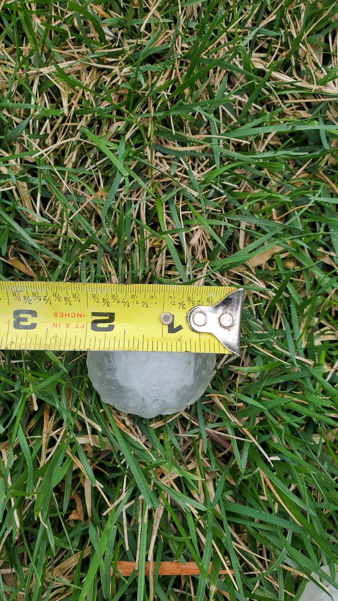 bkadams88's tweet photo. Goofball size hail in Lake Saint Louis MO. #hail #golfballsizehail #lsl #lakesaintlouismo #LSLMO https://t.co/F9KOYR41OW