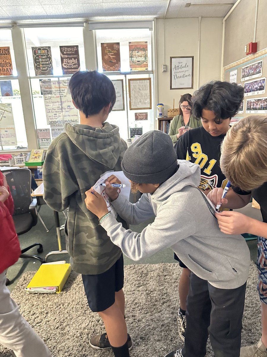 Two lessons today @FSDAcaciaPandas. Mrs. Cockerill & Mrs. DiLuigi’s 6th graders were so amazing to talk to and learn from. We gave out compliments to our peers and it was so sweet and touching to see their reactions ❤️ #FSDlearns #FSD #FSDsel #SEL #FSDPBIS @fullertonsdconnects