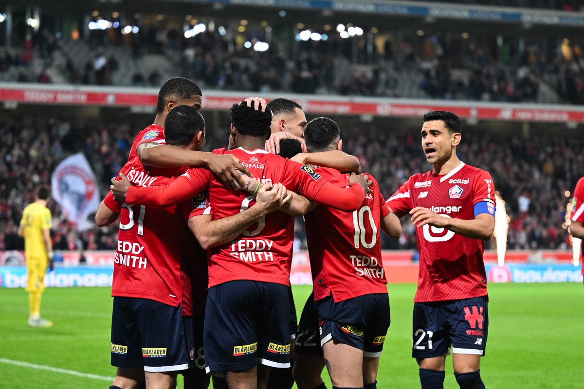 ActuFoot_'s tweet photo. 🚨 𝗟𝗘 𝗟𝗢𝗦𝗖 𝗦𝗘 𝗤𝗨𝗔𝗟𝗜𝗙𝗜𝗘 𝗣𝗢𝗨𝗥 𝗟𝗘𝗦 𝗤𝗨𝗔𝗥𝗧𝗦 𝗗𝗘 𝗙𝗜𝗡𝗔𝗟𝗘 𝗗𝗘 𝗟𝗔 𝗖𝗢𝗡𝗙𝗘́𝗥𝗘𝗡𝗖𝗘 𝗟𝗘𝗔𝗚𝗨𝗘 ! ❤️🤍

Après une victoire écrasante 3-0 au match aller, le LOSC et Sturm Graz 🇦🇹 se neutralisent sur le score de 1-1.

Après six éliminations en huitièmes de finale des compétitions européennes, les lillois vont disputer leur premier quart de finale. 🤩