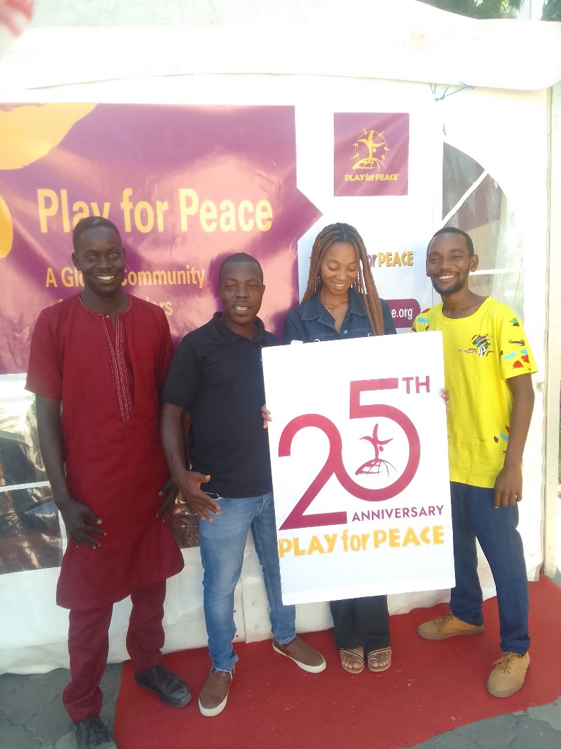 El Hadj is a valued, long time Play for Peace leader in Senegal.  His creative and inspiring work has been a big contribution to Play for Peace. 

We appreciate you El Hadj - Congratulations!

 Learn more -> playforpeace.org/get-involved