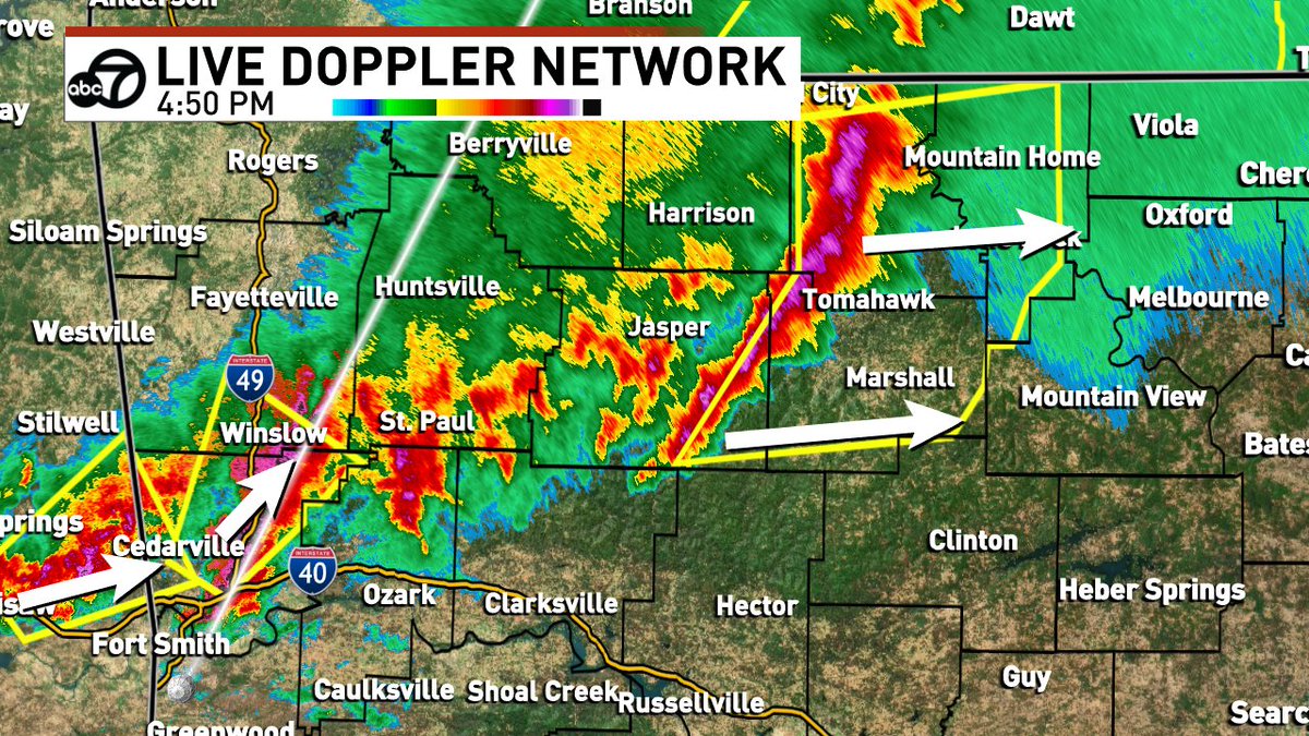 WXManPosgai's tweet photo. A new little squall line of storms has managed to form on the leading edge of this main cluster that includes Searcy county. Main threats are wind gusts to 60mph and quarter-size hail. https://t.co/lRAXXI1RvI