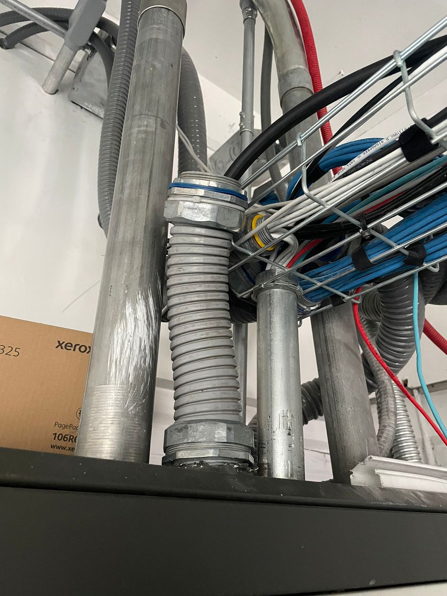 OEBAJIO's tweet photo. Suministro e Instalación (y Conexión) de Fibra Óptica en Planta Industrial en #Queretaro https://t.co/OFiPJ3DOFu