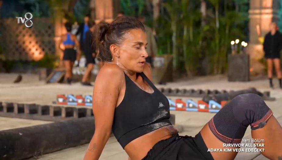 Yarışmaktan daha çok insanların özel hayatlarını eleştirerek ve geçmiş kinlerini kusarak negatif sonuçlara imza attın. Bu gece #Aysu seni titretti. Bye bye #Pınar çok bile kaldın bu sinsirella davranışlarınla #Survivor #SurvivorAllStar #SurvivorAllStar2024