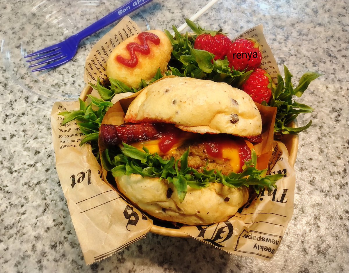 本日の次女弁🍱 

BLCバーガー弁当

ベーコンもうちょい薄く
すべきやったな😂

食べにくいやつ😌

今日も気をつけて
ｲﾃﾗ━━━ヾ(*･ω･*)━━━ｯｼｬｲ!