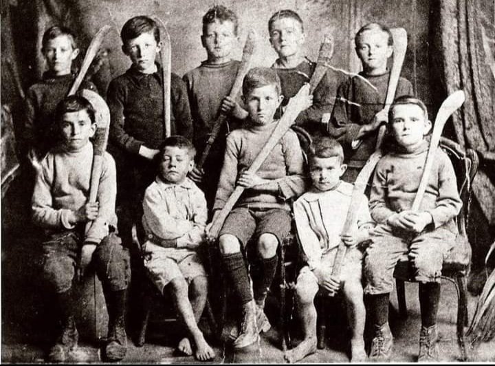 Bean Uí Riain, 82 yrs, 1937 Ballymacarbry
'Long ago the people used carry their boots in their hands &amp; walk barefooted until they got near town. They used to do this so as not to be wearing their shoes. Most of the children of the present day go barefooted from May 1st until Oct'