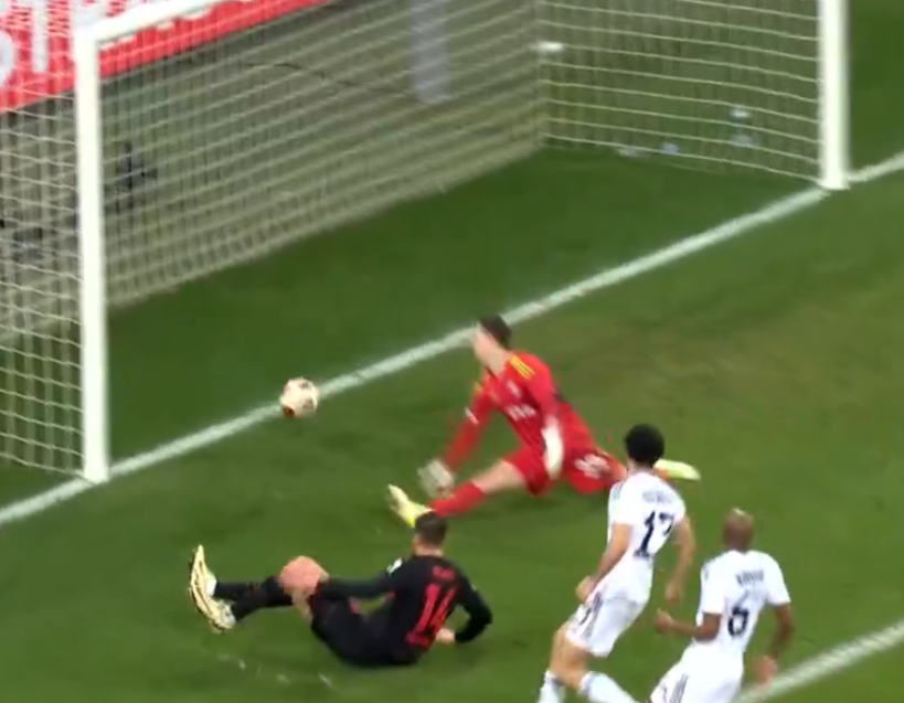 jm_minipro's tweet photo. BAYER LEVERKUSEN MAKE THE COME BACK

0-1
0-2
1-2
2-2!!
90+3
#BayerLeverkusen https://t.co/ps7a5XBLmZ
