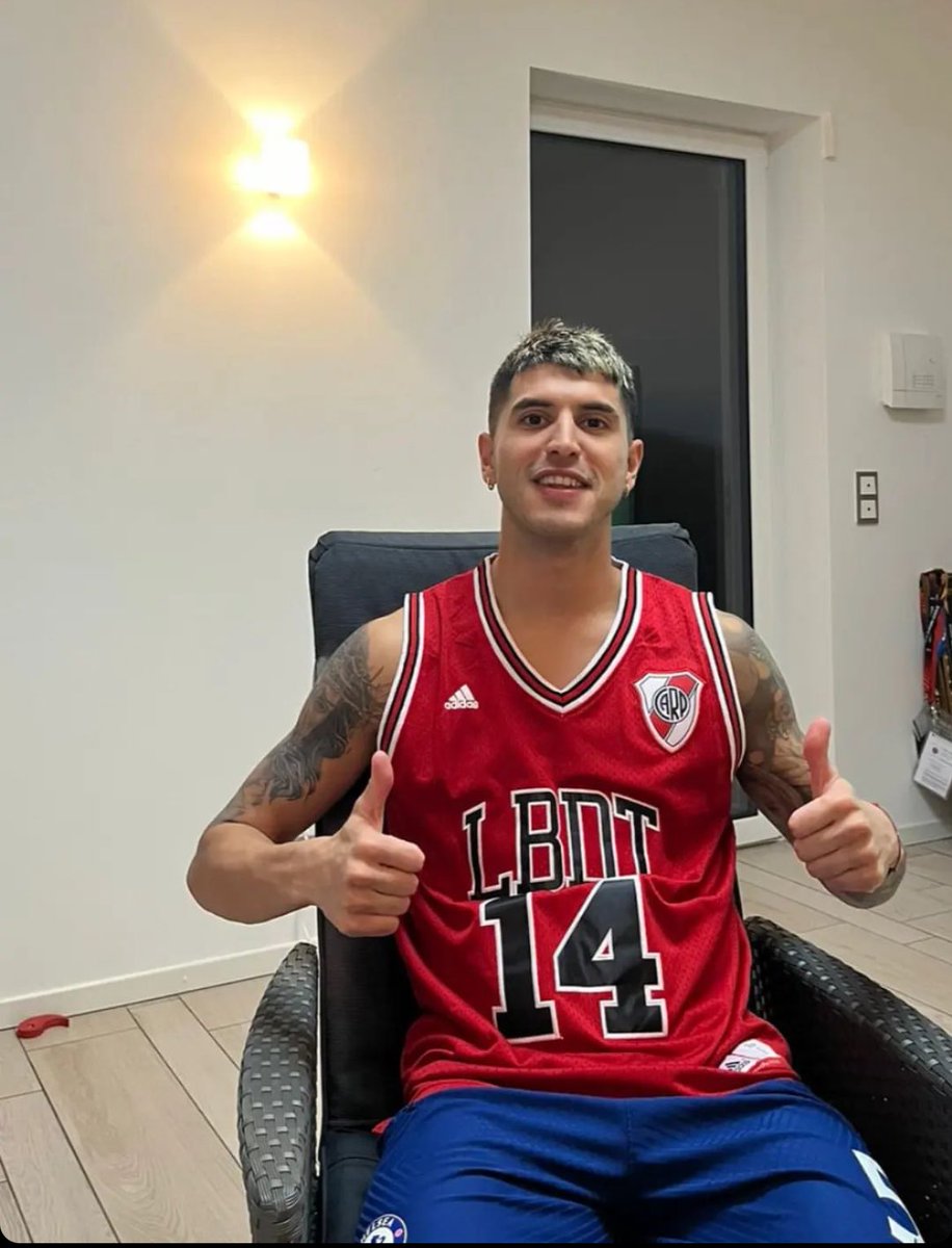 Pala con la de LBDT y el short de Enzo🐓